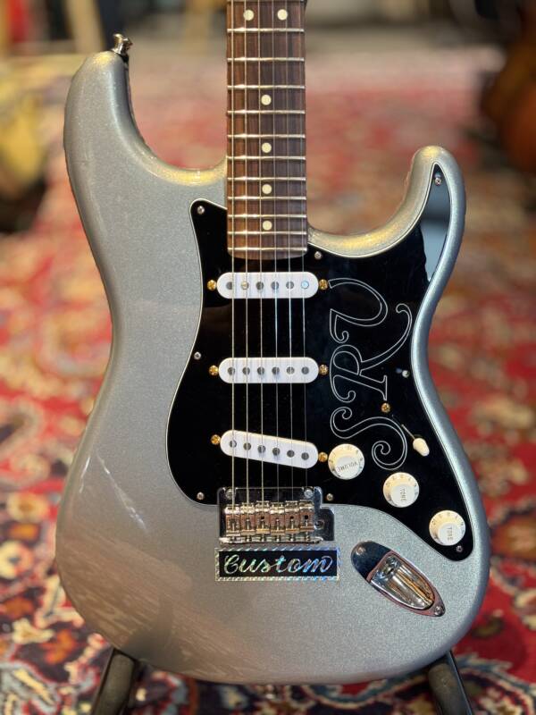 Fender Stratocaster SRV Loaded Pick-guard Silver Rosewood Fretboard